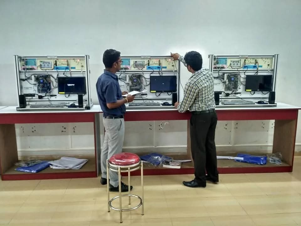 Complete Engineering College Lab Setup